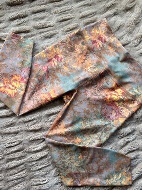 Beyond Yoga Floral-Pattern Leggings in Teal, Yellow & Pink